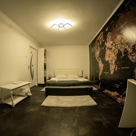 Studio Six Continents Petrosani Exterior photo