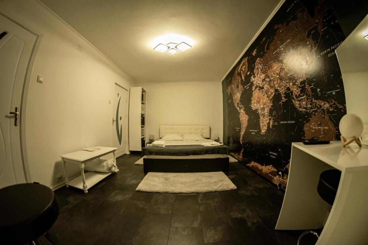 Studio Six Continents Petrosani Exterior photo
